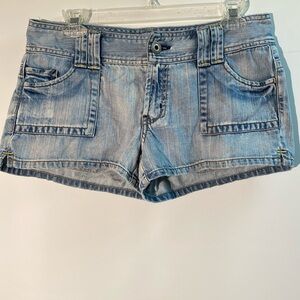 American Eagle - cute denim shorts. Size 6
